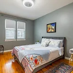 Windy City Getaway - 3Br 2Ba Chicago Townhouse Home